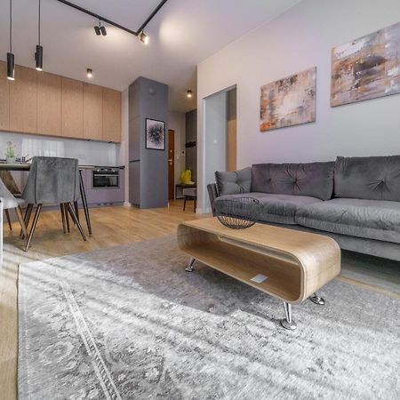 Bright And Charming- Golden Apartments- City Center&S18 Warsawa Bagian luar foto