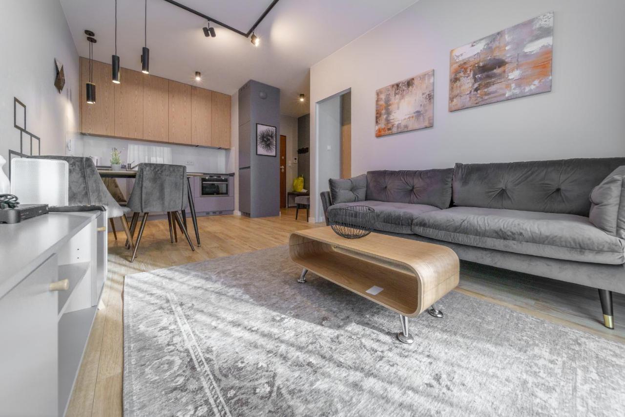 Bright And Charming- Golden Apartments- City Center&S18 Warsawa Bagian luar foto